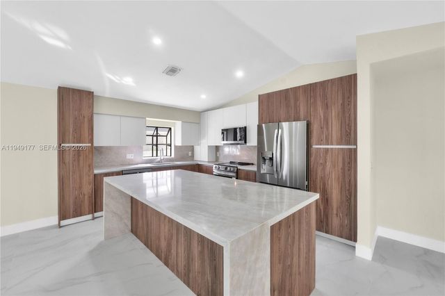 8419 NW 55th Ct, Coral Springs, FL 33067