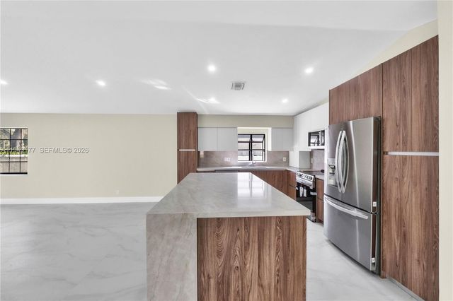 8419 NW 55th Ct, Coral Springs, FL 33067