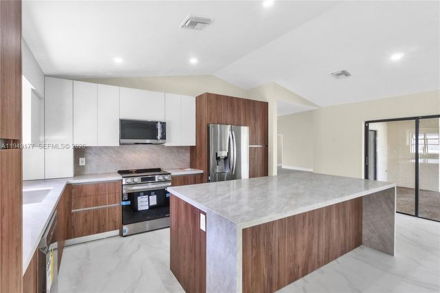 8419 NW 55th Ct, Coral Springs, FL 33067