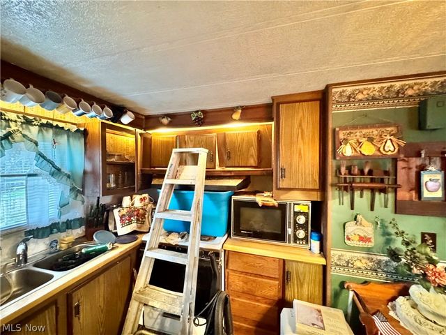 726 Boyd Street NE, Masury, OH 44438