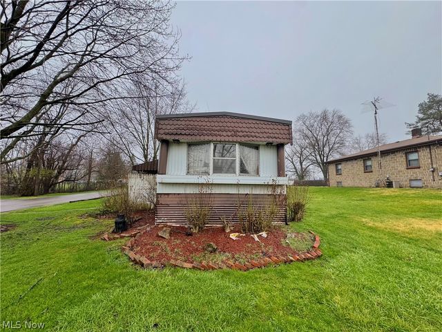 726 Boyd Street NE, Masury, OH 44438