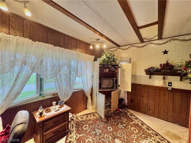 726 Boyd Street NE, Masury, OH 44438
