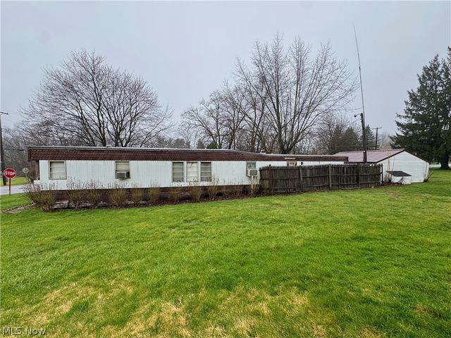 726 Boyd Street NE, Masury, OH 44438