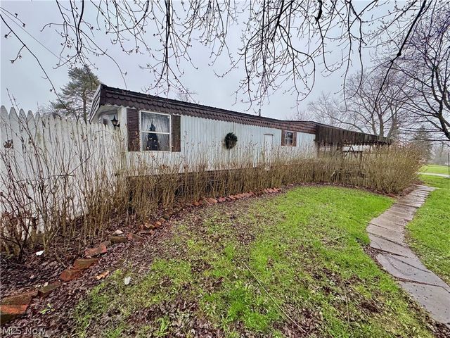 726 Boyd Street NE, Masury, OH 44438