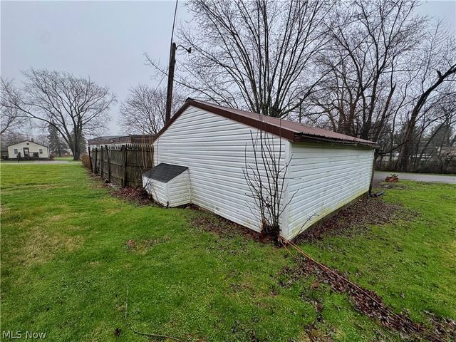 726 Boyd Street NE, Masury, OH 44438