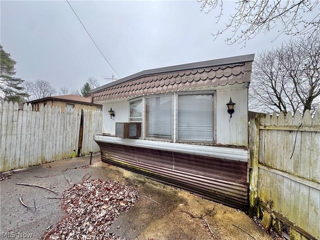726 Boyd Street NE, Masury, OH 44438