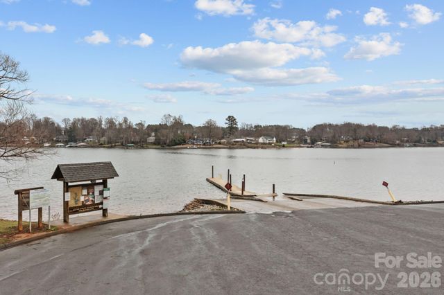 7717 Cottonwood Drive, Denver, NC 28037