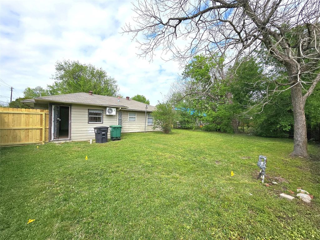 5902 Pershing Street, Houston, TX 77033