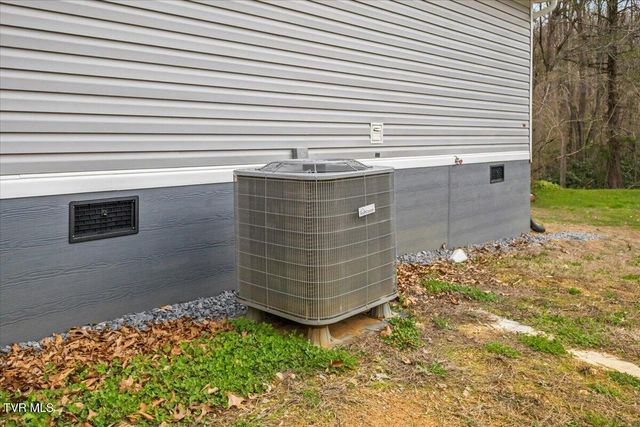 3306 U.S. 321, Hampton, TN 37658