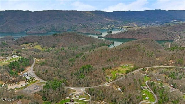 3306 U.S. 321, Hampton, TN 37658