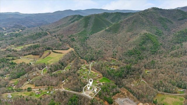 3306 U.S. 321, Hampton, TN 37658