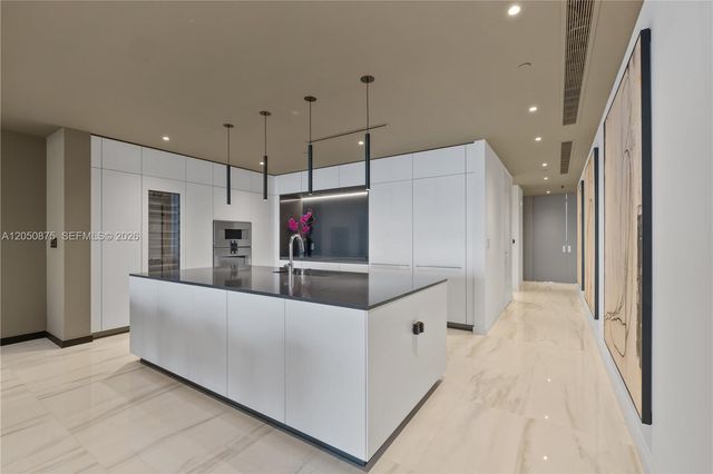 300 Biscayne Blvd Way 3104, Miami, FL 33131