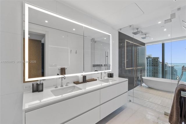 300 Biscayne Blvd Way 3104, Miami, FL 33131