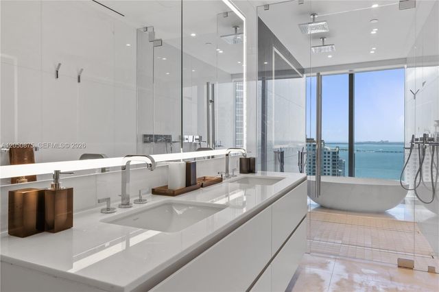 300 Biscayne Blvd Way 3104, Miami, FL 33131