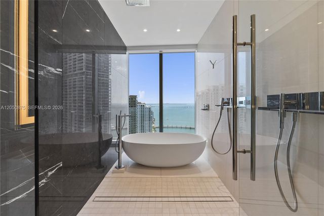 300 Biscayne Blvd Way 3104, Miami, FL 33131