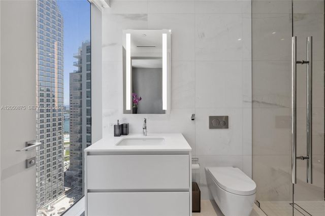 300 Biscayne Blvd Way 3104, Miami, FL 33131