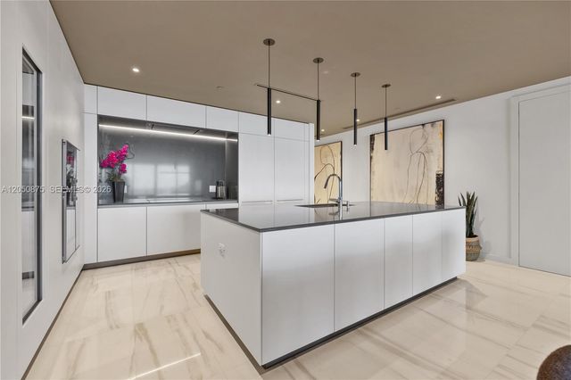 300 Biscayne Blvd Way 3104, Miami, FL 33131