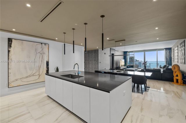 300 Biscayne Blvd Way 3104, Miami, FL 33131