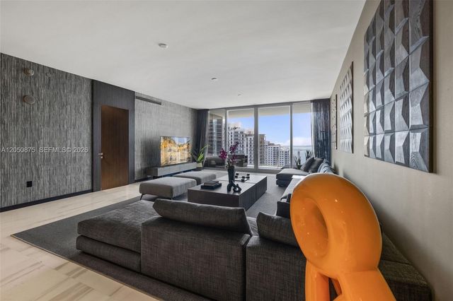 300 Biscayne Blvd Way 3104, Miami, FL 33131