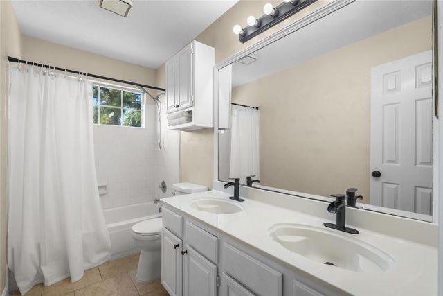 2212 Palm Lagoon Drive, League City, TX 77573