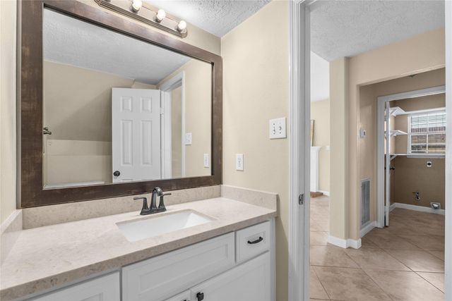 2212 Palm Lagoon Drive, League City, TX 77573