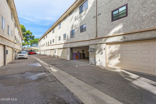 13243 Vanowen Street 2, North Hollywood, CA 91605