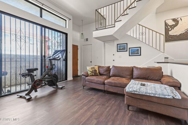 13243 Vanowen Street 2, North Hollywood, CA 91605