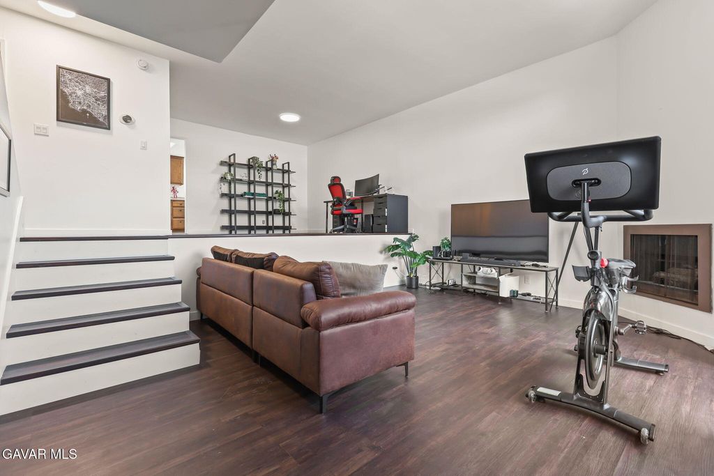 13243 Vanowen Street 2, North Hollywood, CA 91605