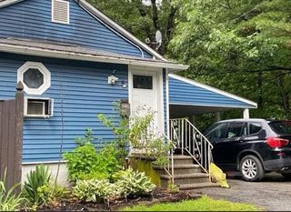 5 Amber St, Worcester, MA 01602