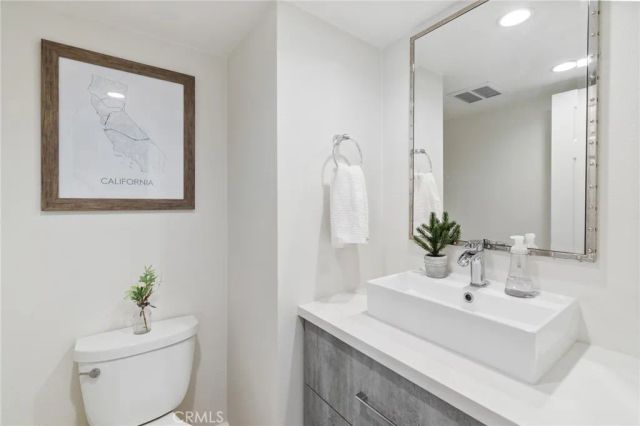 8 Clover Hill Lane 120, Laguna Hills, CA 92653
