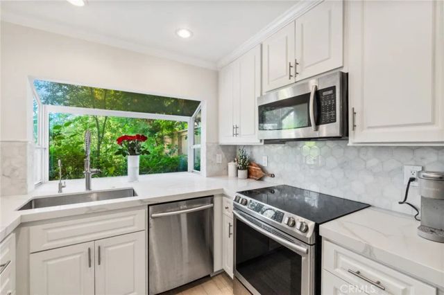 8 Clover Hill Lane 120, Laguna Hills, CA 92653