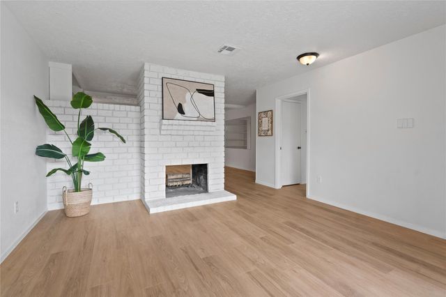 7019 Pyron Way, Houston, TX 77036