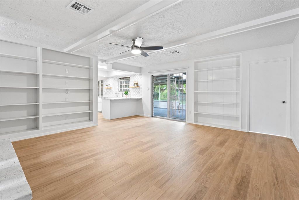 7019 Pyron Way, Houston, TX 77036