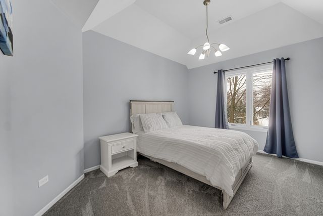 8969 Charrington Drive, Frankfort, IL 60423