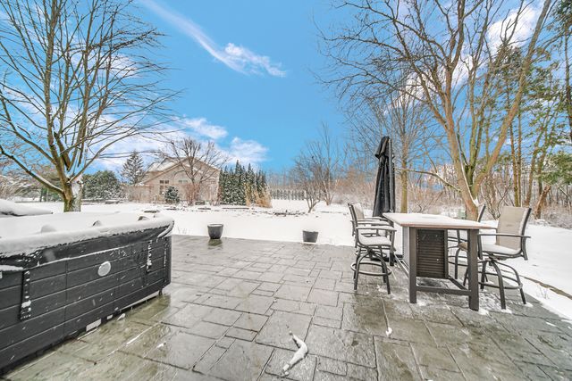 8969 Charrington Drive, Frankfort, IL 60423