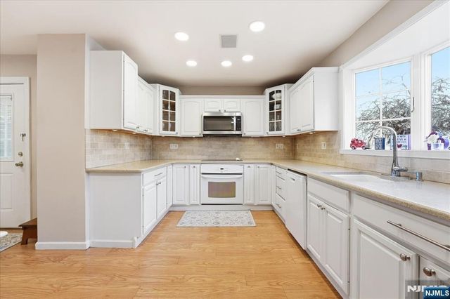 30 Lincoln Avenue, Wood Ridge, NJ 07075