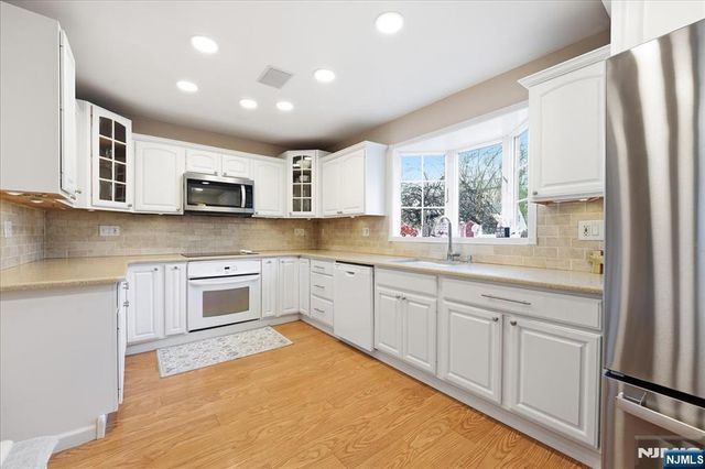 30 Lincoln Avenue, Wood Ridge, NJ 07075