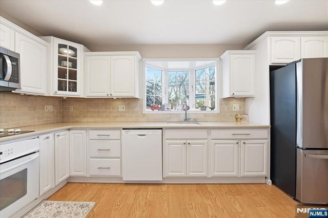 30 Lincoln Avenue, Wood Ridge, NJ 07075