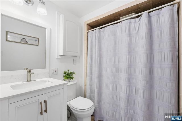 30 Lincoln Avenue, Wood Ridge, NJ 07075