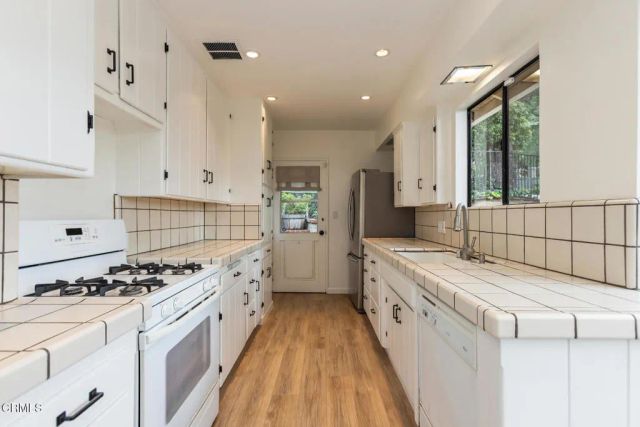 5209 Alta Canyada Road, La Canada Flintridge, CA 91011