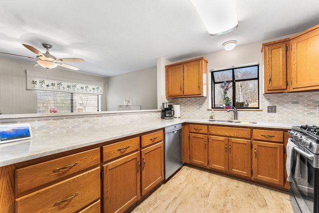 61 Clement Ct 61, Haverhill, MA 01832