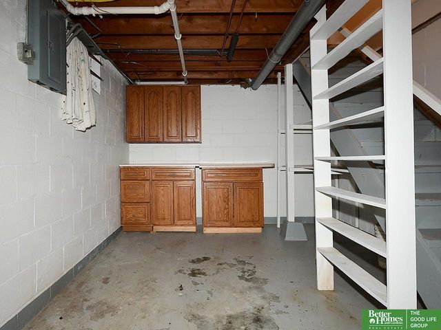 542 S 87 Circle, Omaha, NE 68114