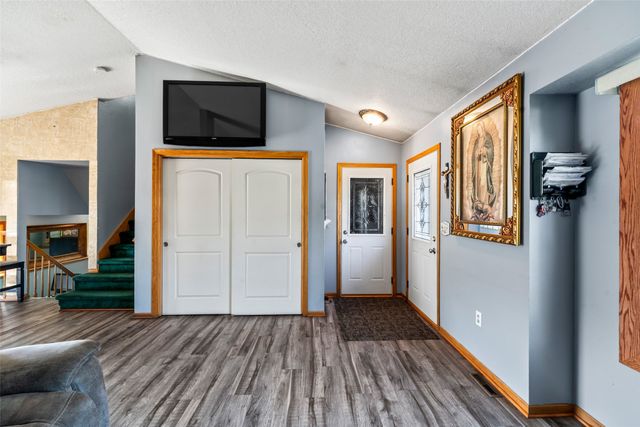 2507 Eagle Point Court, Des Moines, IA 50320