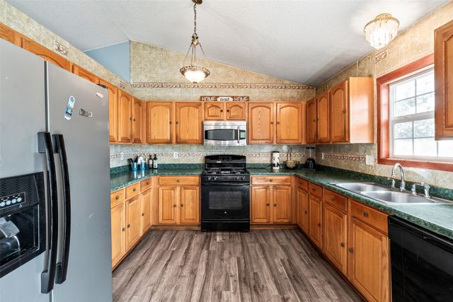 2507 Eagle Point Court, Des Moines, IA 50320