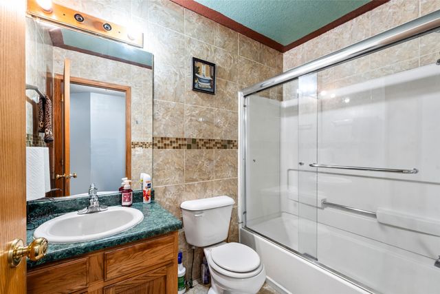 2507 Eagle Point Court, Des Moines, IA 50320
