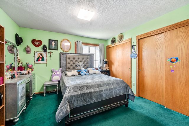 2507 Eagle Point Court, Des Moines, IA 50320