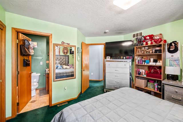 2507 Eagle Point Court, Des Moines, IA 50320