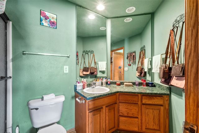 2507 Eagle Point Court, Des Moines, IA 50320
