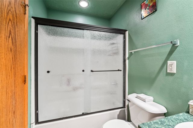 2507 Eagle Point Court, Des Moines, IA 50320