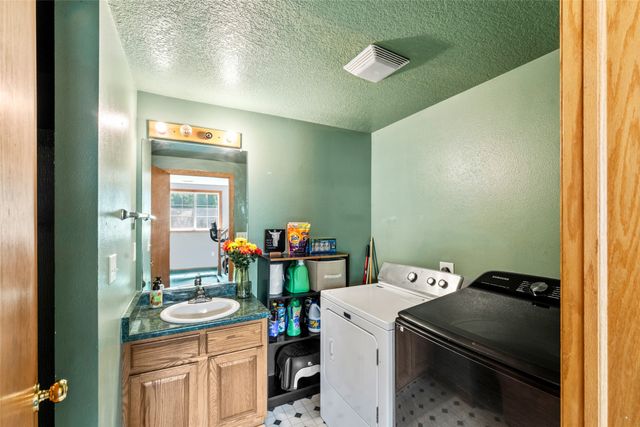 2507 Eagle Point Court, Des Moines, IA 50320